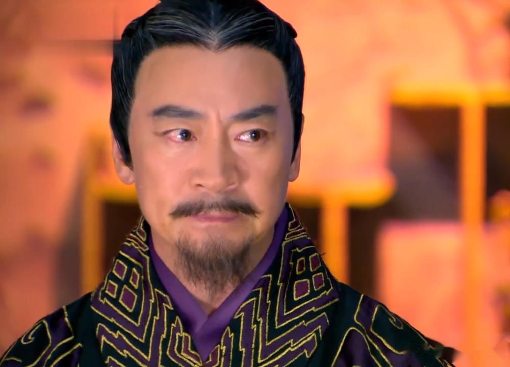 霍光是大名鼎鼎的大司马霍去病的弟弟，他十多岁的时候，在霍去病的帮助下，先任郎官，