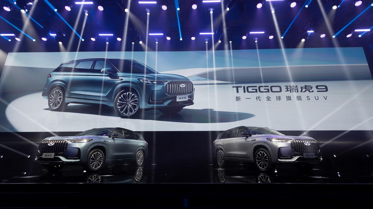 一辆3挡DHP-PHEV、带CDC可调阻尼悬架、最大续航1300公里、车机采用8