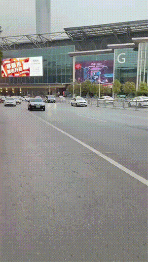 图1 打了个网约车，这开车技术我还能坐吗
图2 小孩也能办大事
图3 上个厕所招