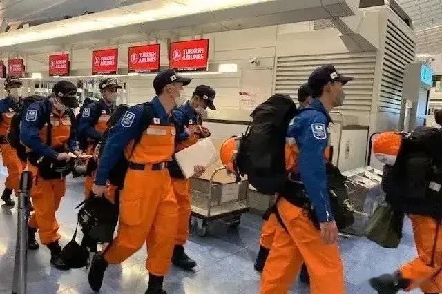 在地震救援反应速度上，日本说第二，没人认第一！
       土耳其地震发生几个