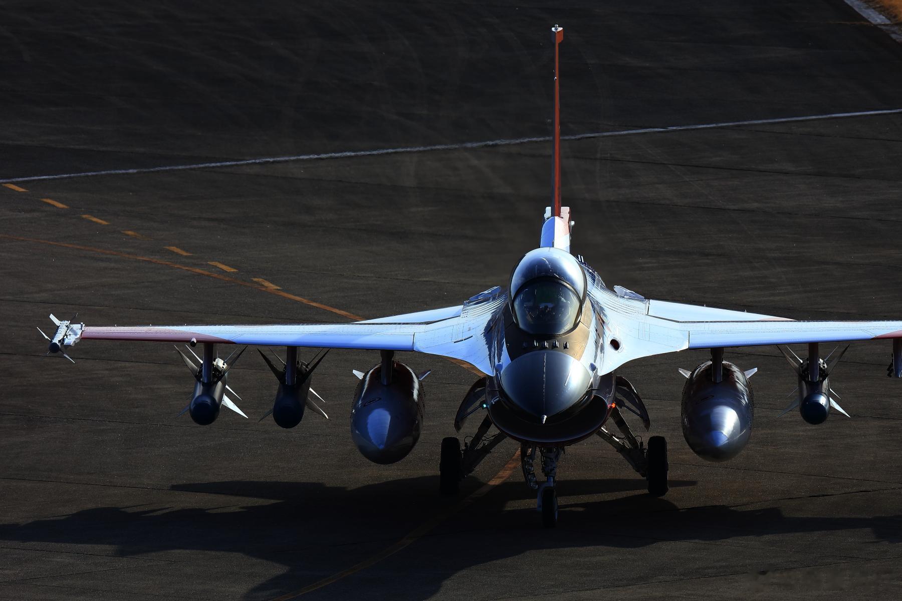 岐阜基地这个机位不错#航空[超话]##武器装备[超话]# ​​​