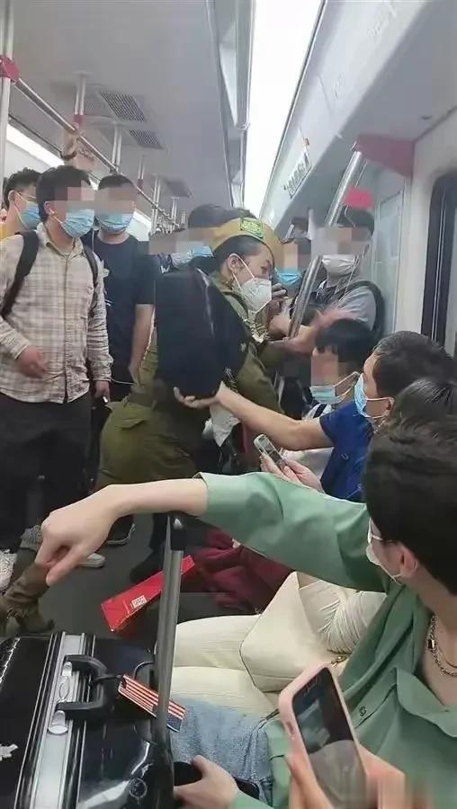 大家都常说狗咬人不算啥，人咬狗了就是大新闻。同样的道理，这个事件因为是猛女暴揍男