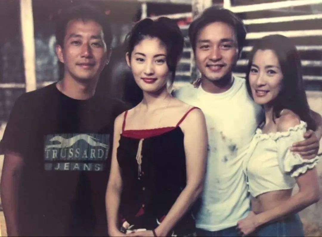 8、90年代的港星似乎感情特别好？
以前都是前辈带后辈，前辈一有机会就提携后辈，