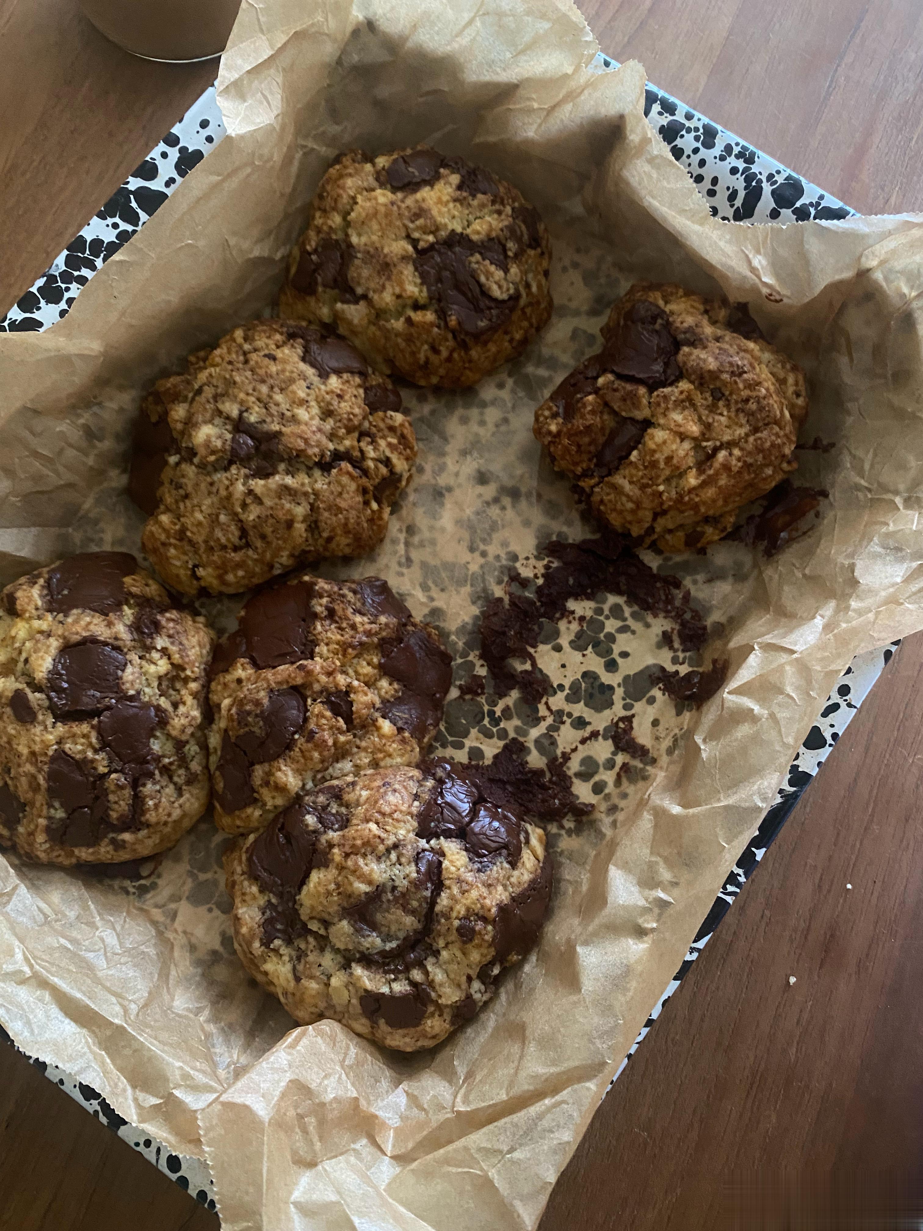 巧克力饼干🍪咬一口会在嘴里融化的那种 ​​​