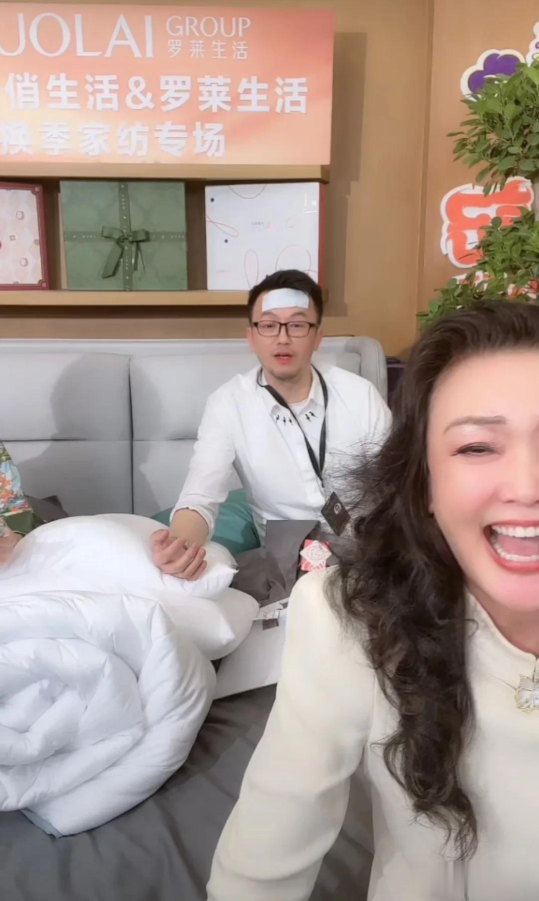 张兰直播间有个品牌商老总来卖床上用品，竟然也出名了，之前都有人说兰姐直播间就像个