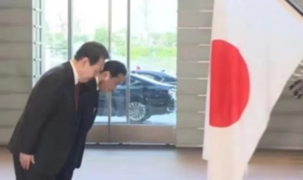 关于韩日贸易“白名单”停滞，韩国总统办公室今天在记者会上表示，韩方将先采取可行措