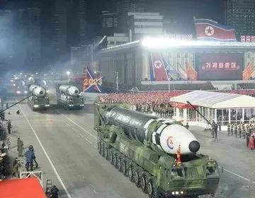 朝鲜在阅兵式上展示了新型洲际弹道导弹（ICBM）-朝中社

看看朝鲜阅兵上所展示