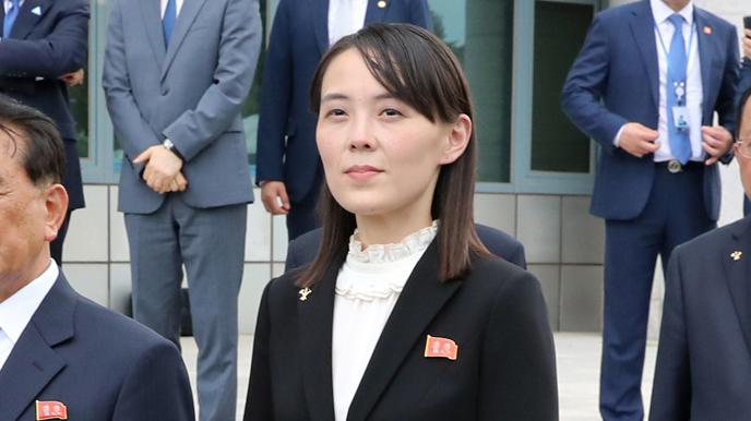 金与正的谈话，亲切自然，不打官腔，不摆架子。据朝中社报道，金正恩胞妹、朝鲜劳动党