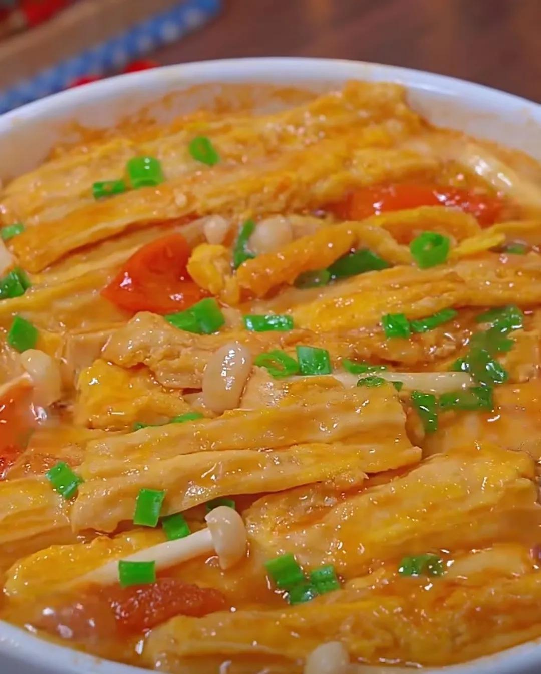 分享《腐竹煲》的详细制作方法
《腐竹煲》是一道非常营养且美味的中国传统菜肴，特别