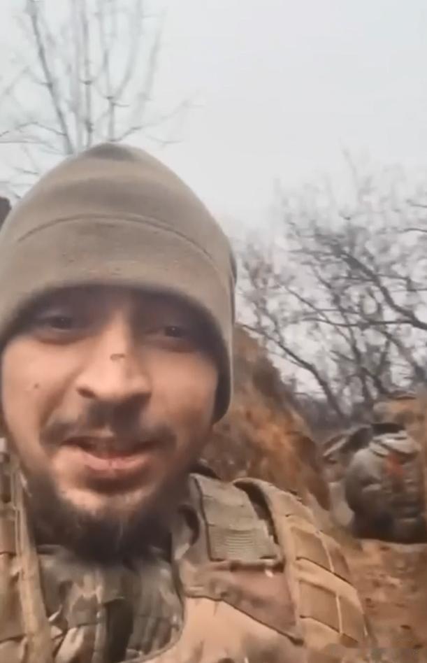 我和孩子们坐在一起。四面八方都被包围了。阿尔特莫夫斯克（巴赫穆特）的局势越来越紧