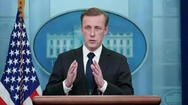 美国何其歹毒，美国火力全开抨击中国！
美国安全顾问沙利文、发出了警告，不许中国军