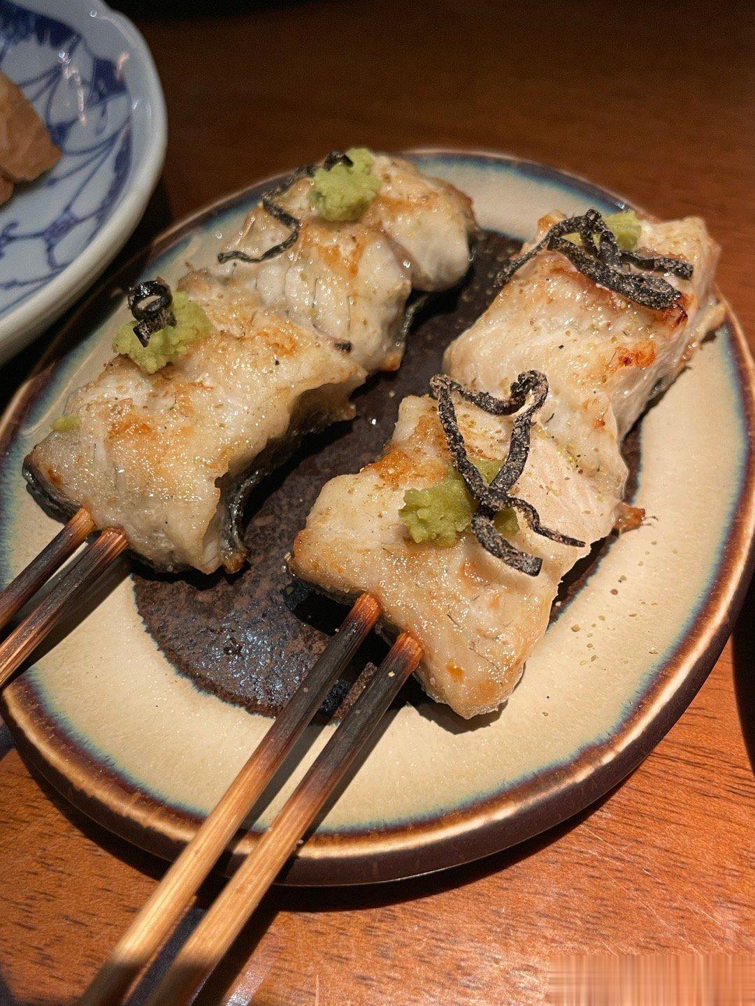 不吃晚餐是可以变瘦的，有一个前提条件，是有规律，全天总量不过度。[微风]16+8