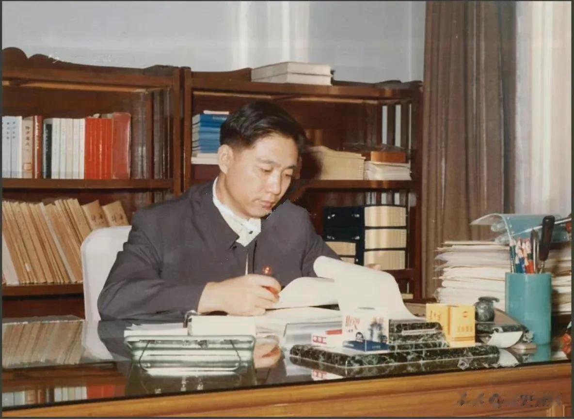 1973年1 月上旬 ，在王洪