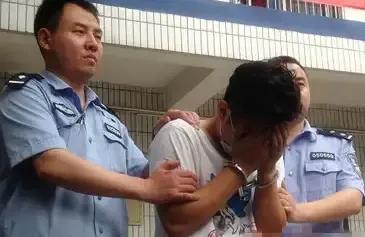 男子发现女子偷情，拍视频威胁女子发生关系。女子丈夫遇到两人，要求男方赔偿50万元