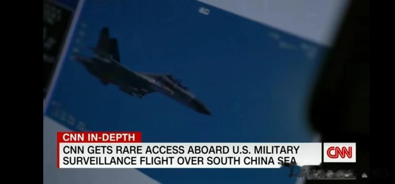 昨天，CNN记者又搭乘一架驻日美军的P-8A去了南海。在西沙群岛附近30英里处被