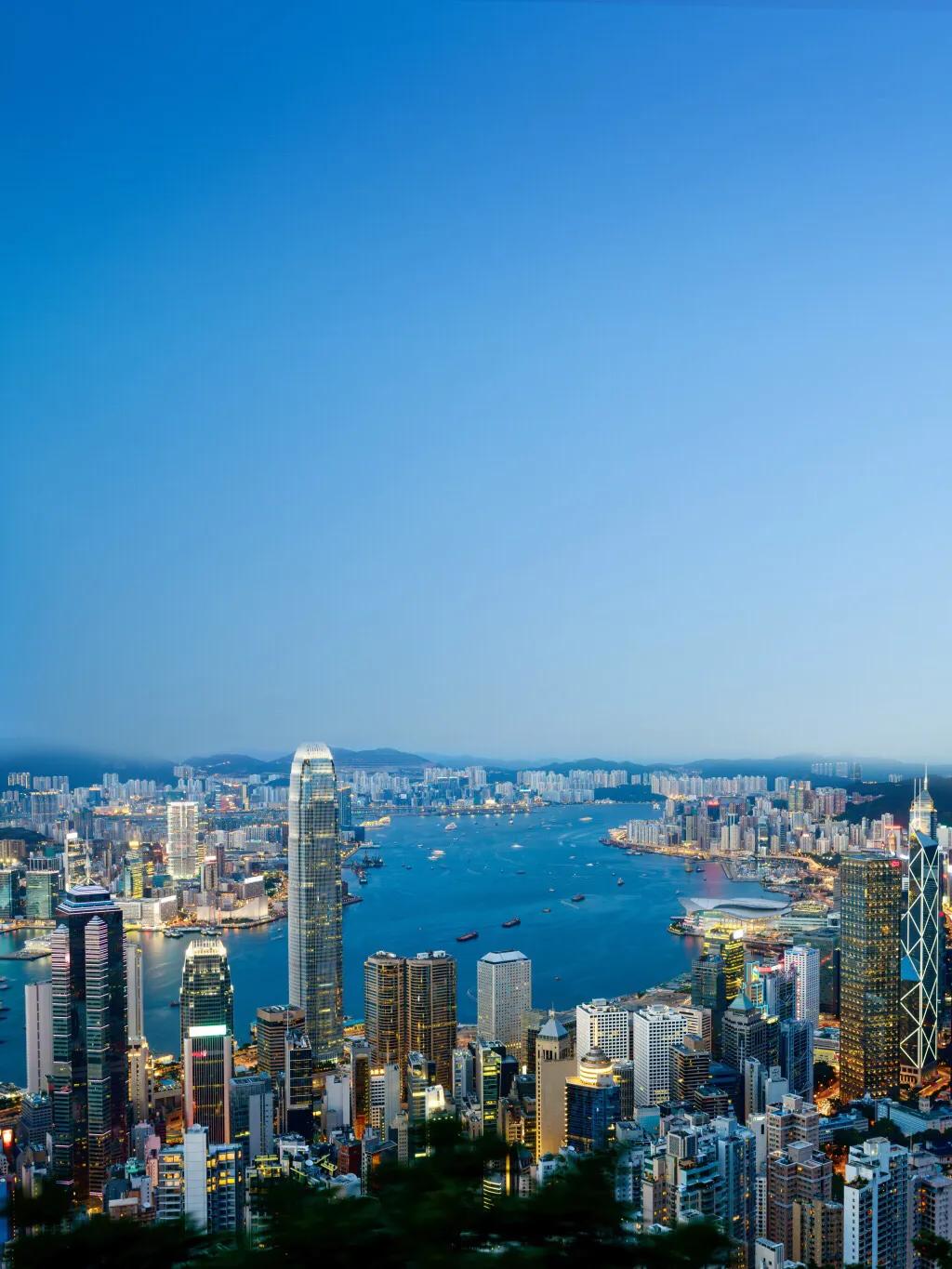 香港的财运来了！

香港银行业已经钱多到不想接收存款了！由于美国、瑞士等银行的倒