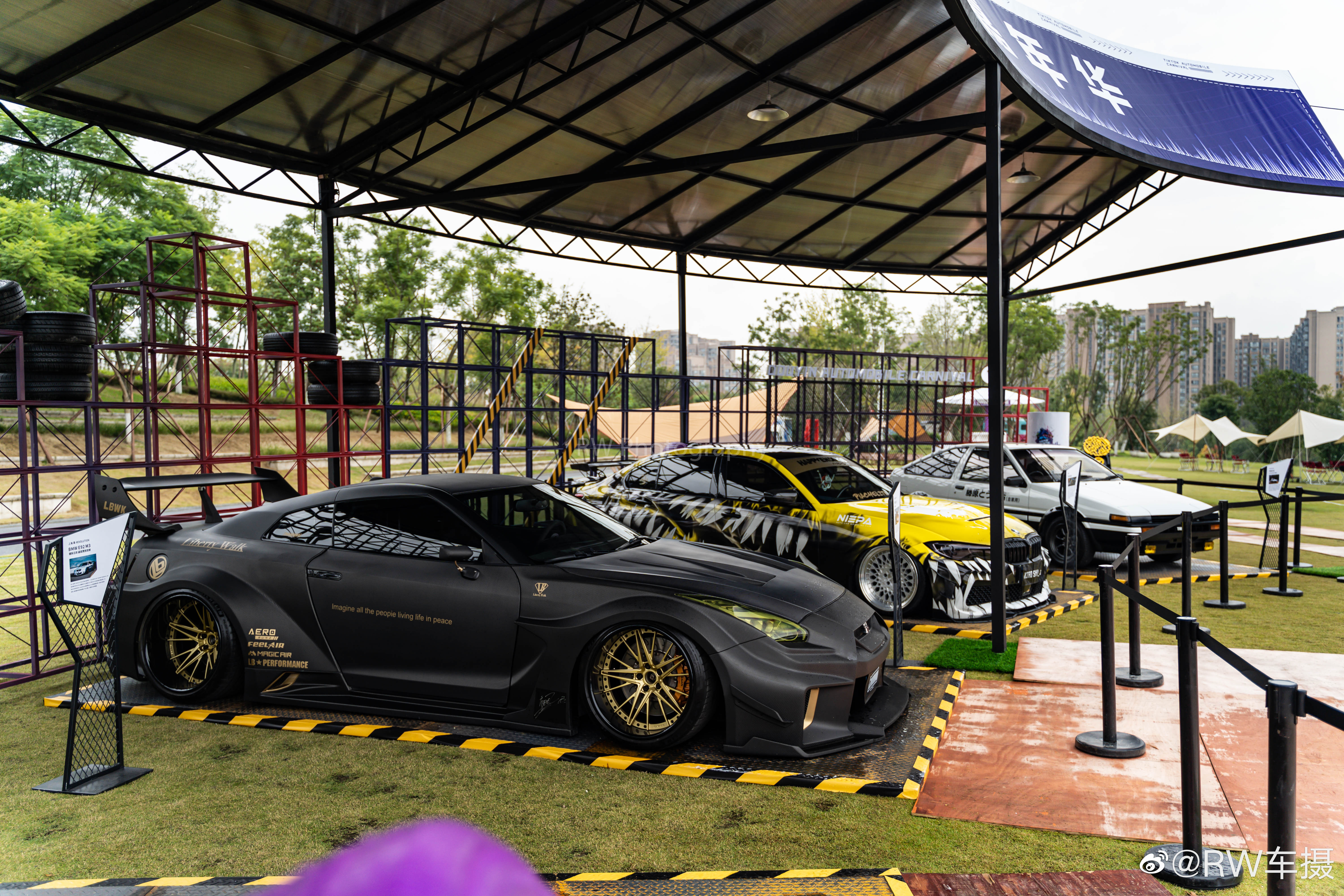 R35 GTR with Liberty Walk kit“碳”为观止📷：A7