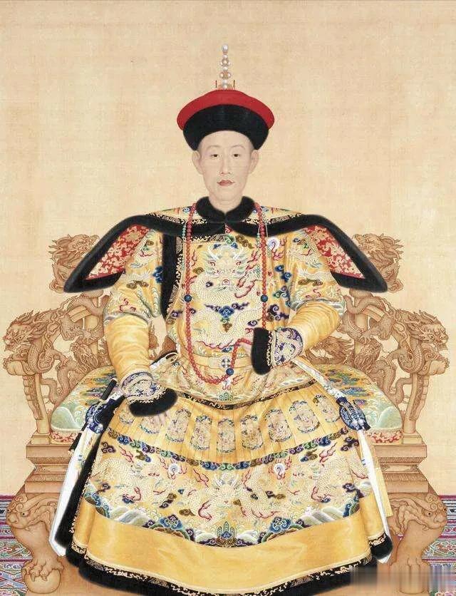 他本是雍正的儿子！被哥哥乾隆过继给了自己的十七叔允礼。出了点小错让自己的皇帝哥哥