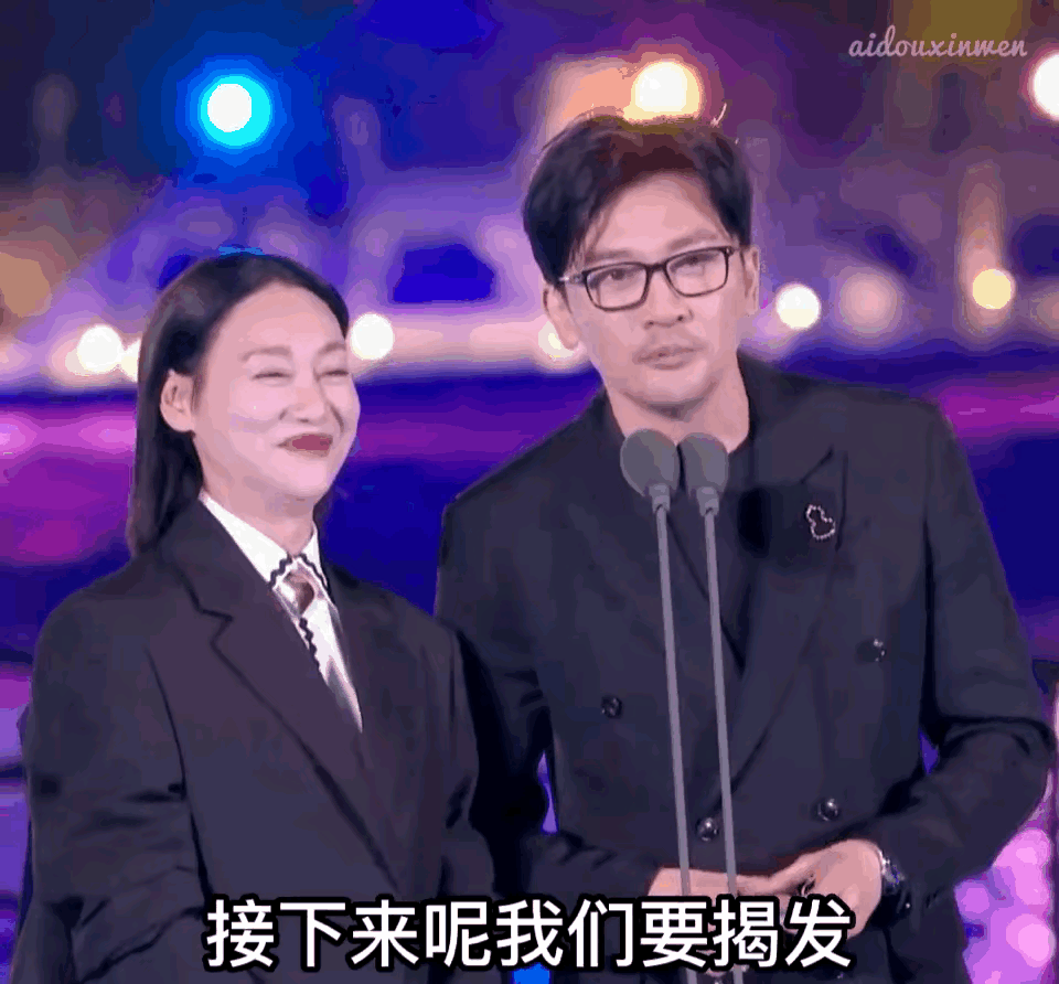 娱乐圈最乌龙的一幕，出现了！
在电影大数据颁奖晚会上，苏有朋作为颁奖嘉宾，跟前辈