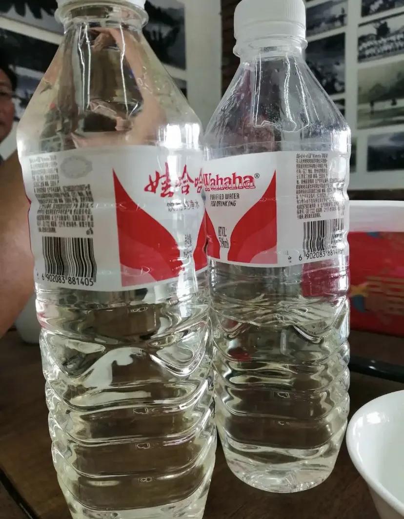 饭桌上的“潜规则”，矿泉水瓶装酒＞裸瓶酒＞五粮液，只有行家才知道！

在一些特殊