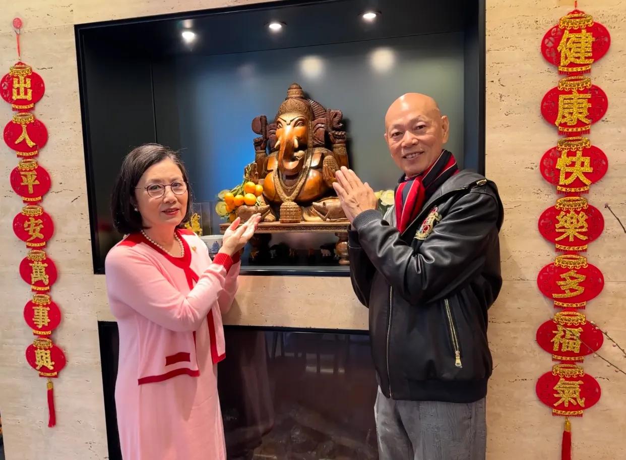 因为汪明荃和罗家英爱狗如子，所