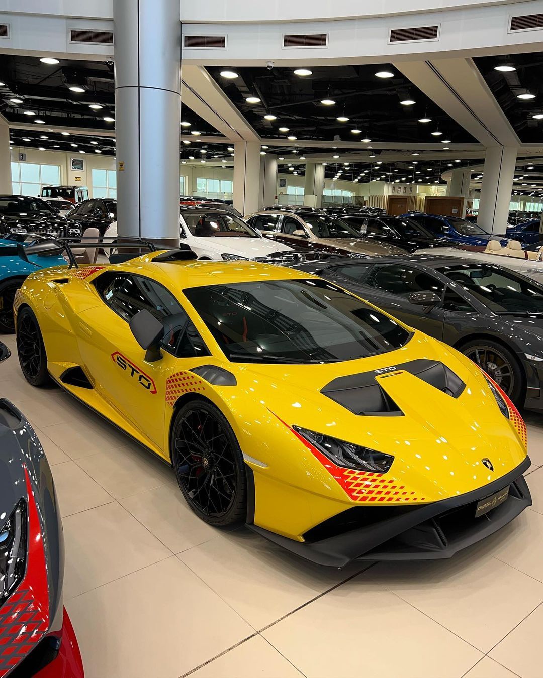 Lamborghini huracan sto 💛#huracan##car时