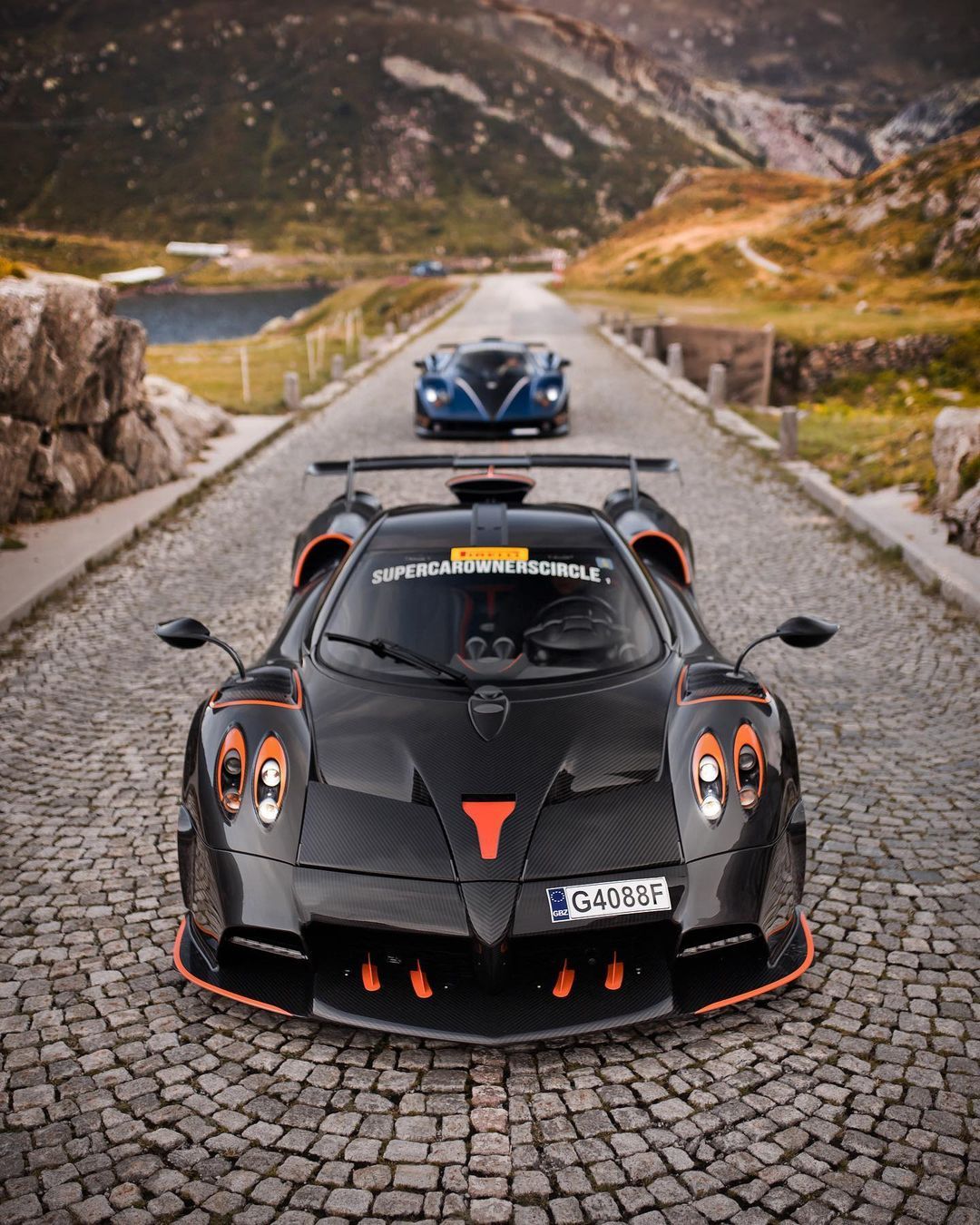 两代帕加尼神车[舔屏]你更喜欢哪台？ ​​​