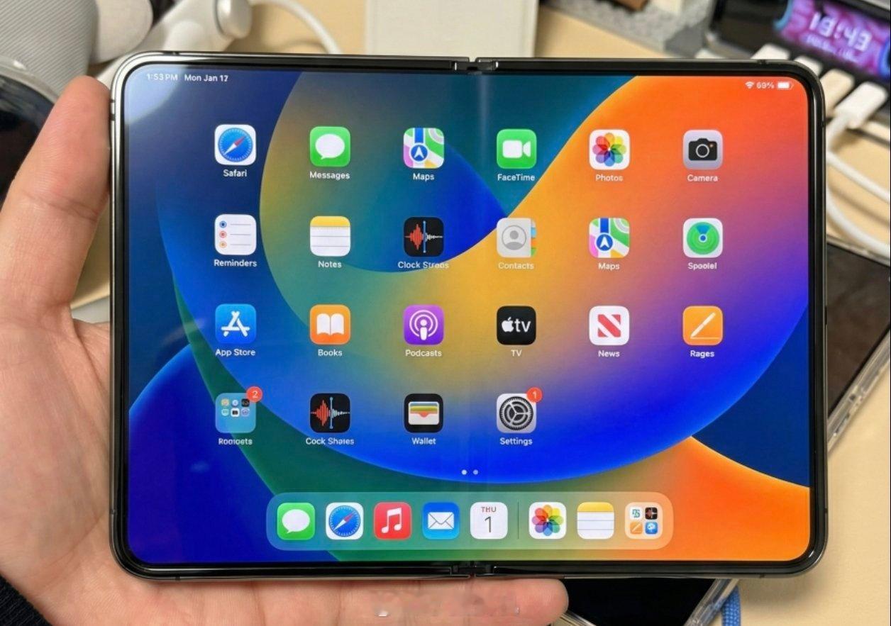 炒了好多年，苹果折叠iPhone总算要来了！国产厂商早就把折叠屏做得很...