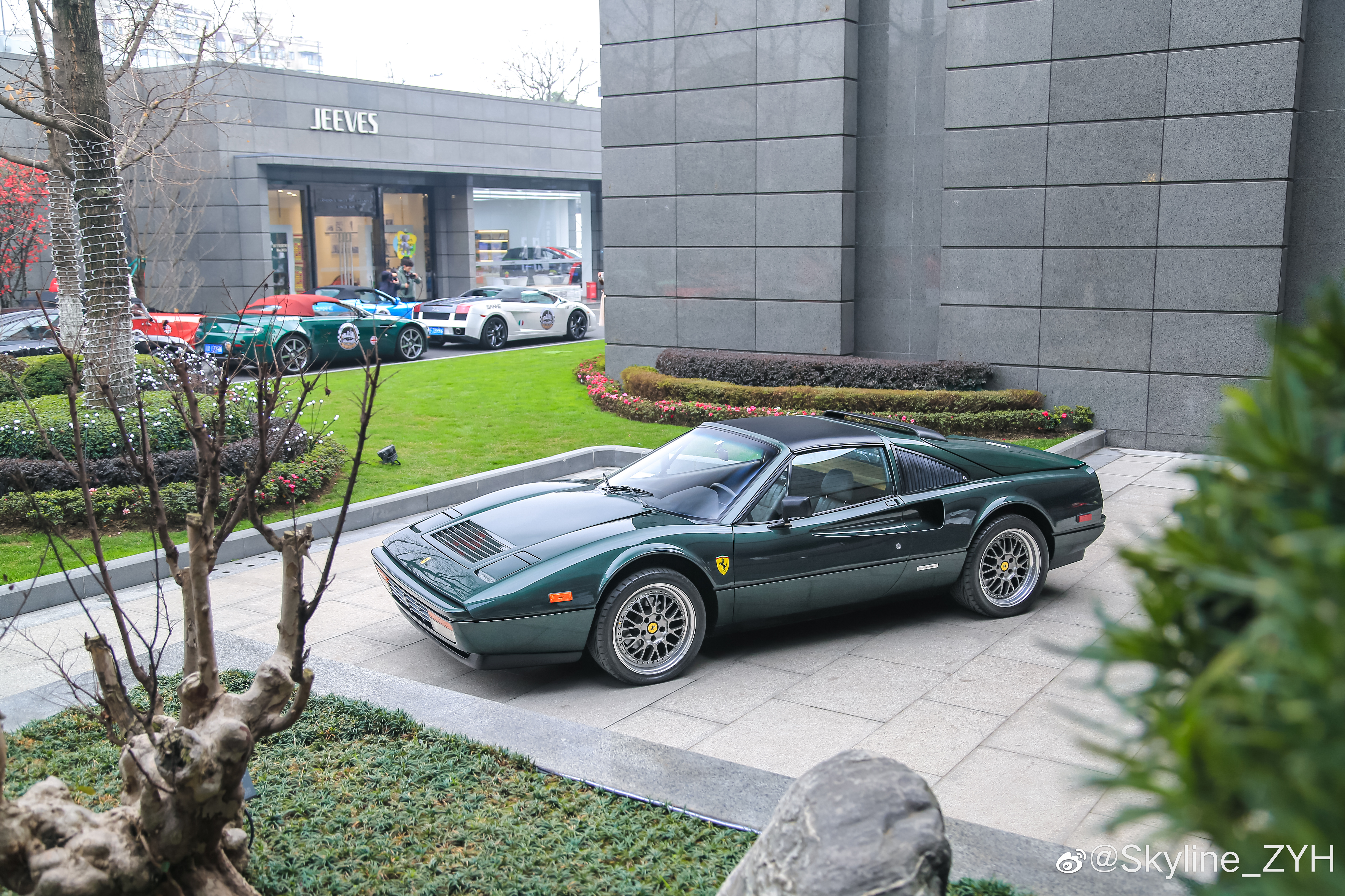 Ferrari 328 gts尽管无法上路但能听到她的咆哮依然很美妙 —————