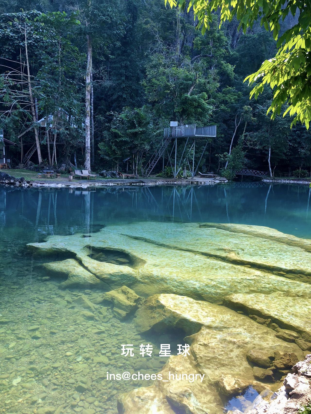 老挝万荣蓝湖，英文Blue Lagoon跟冰岛的蓝湖同名，不过规模和功能不同，完