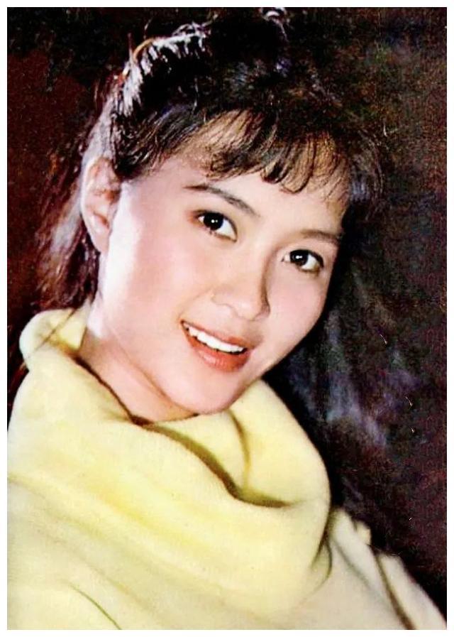 方舒是上个世纪80年代著名的女演员，方舒是童星出道，1964年在水华执导的电影《