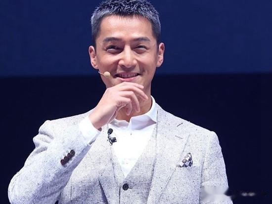 胡歌穿过的4套铠甲，宇文拓金色铠甲不算什么，图五是帝王之铠！
演员胡歌一出道就凭