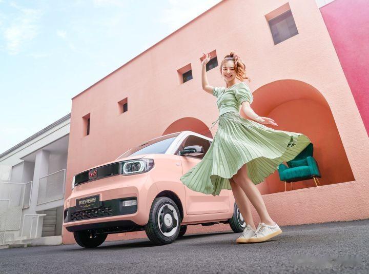 30267辆！这款小车实现了““一打所有”！在2月紧凑型车销量排行榜上，五菱宏光