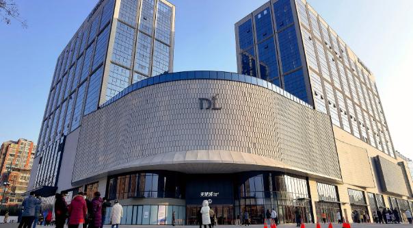 胖东来设置“委屈奖”登上热搜，董事长曾称：胖东来被神话是一种悲哀。
胖东来的商业