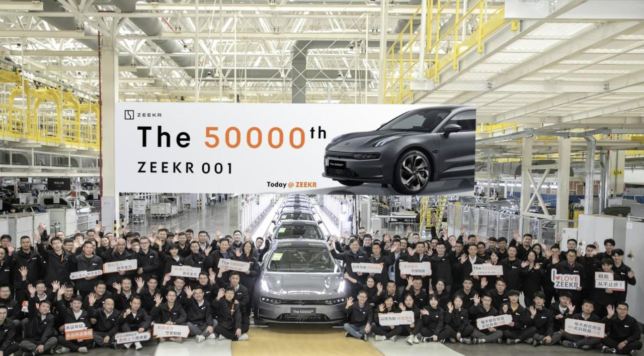2021 年 10 月 1 9日，第 1 台 ZEEKR 001 量产车型下线。
