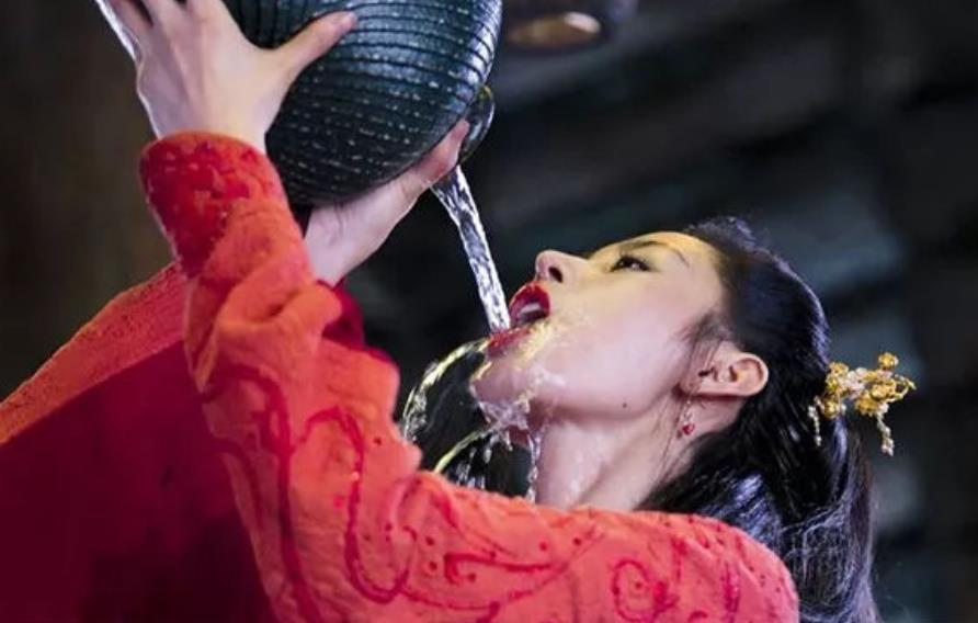高度酒一定比低度酒更适合长时间存放吗？
前两天去参加一个酒局，有几位酒友对白酒颇