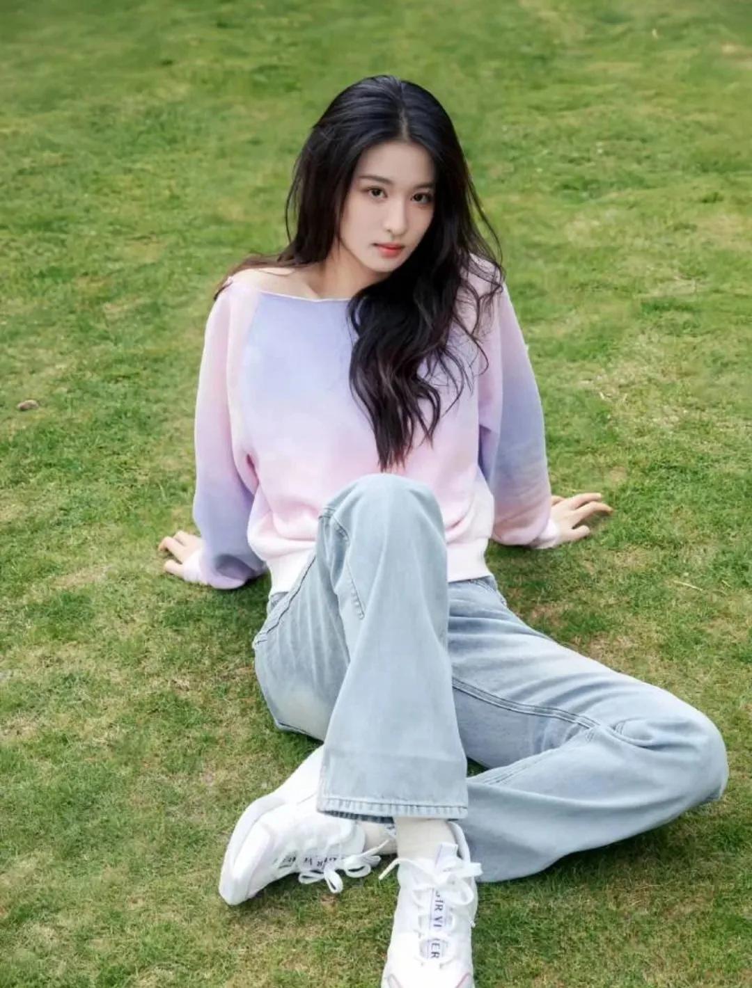 王楚然本来我是很喜欢她的，人长的比较大气，结果天天通告像刘亦菲，小刘亦菲，我……