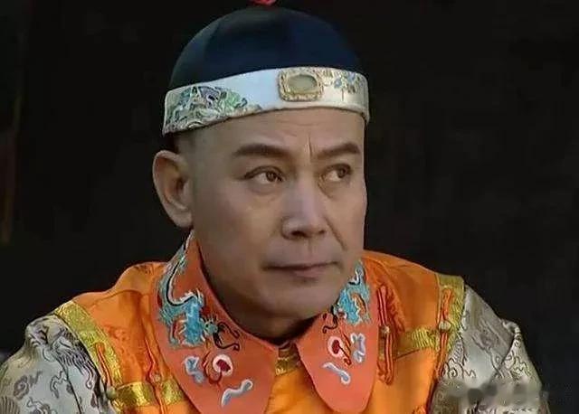 1703年，太子胤礽最大的靠山索额图被康熙下狱问罪。原本就不妙的形势，此时更是雪