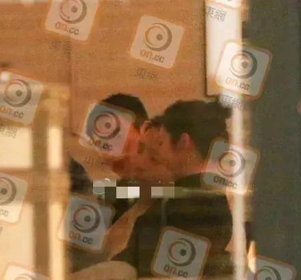 汪小菲宣布单身，和张颖颖彻底拜拜，与香港富豪千金庄思敏传绯闻。

两人是朋友介绍