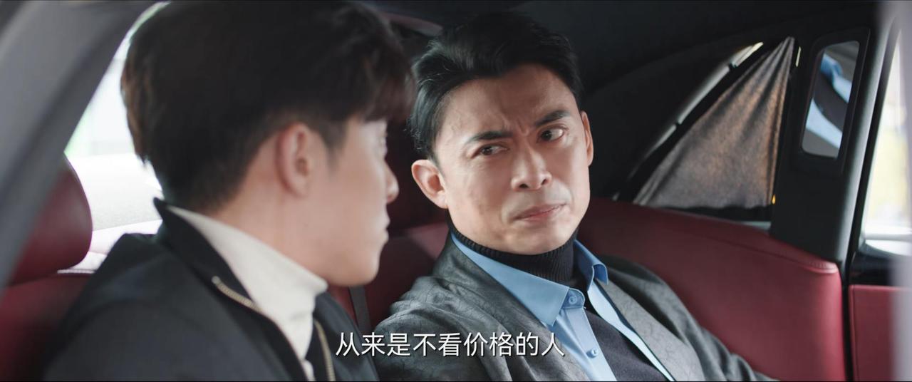 上一秒，父亲对儿子说：老爸买东西，从来是不看价格的。下一秒，听到停车费一共28元