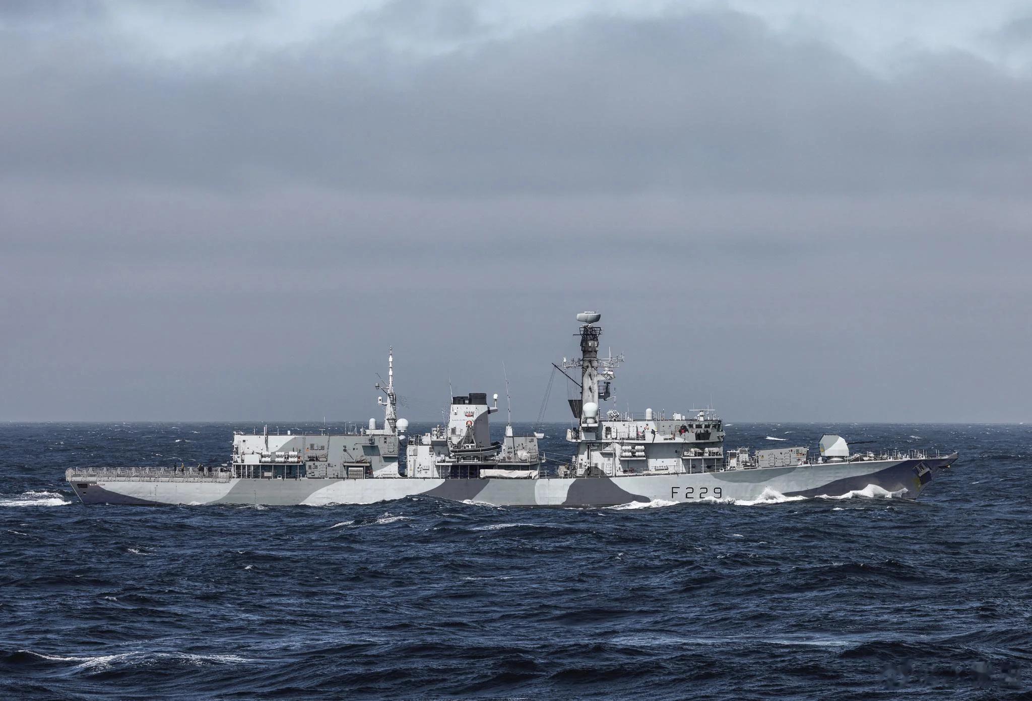迷彩涂装的英国皇家海军23型护卫舰 F229兰开斯特号 ​​​
