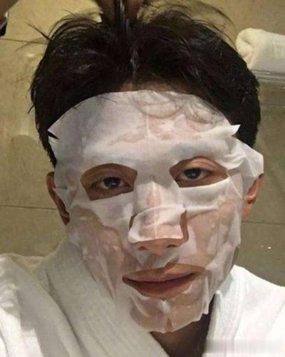 男星敷面膜有多直男？张一山、王俊凯没啥，看到最后：爱了！
哈喽大家好啊，我是你们
