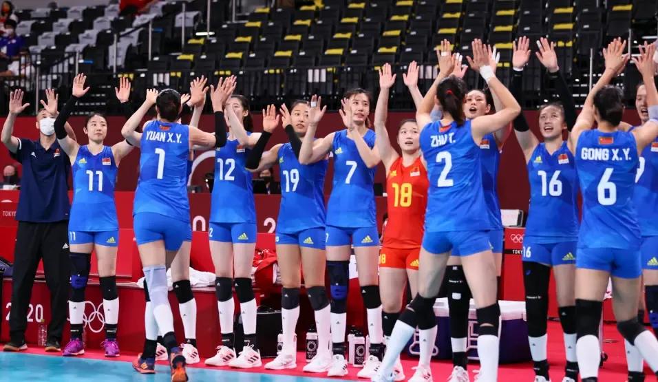 俄罗斯女排3：0击败美国队全取3分，目前连3胜1负积8分，提前一轮小组出线，中国