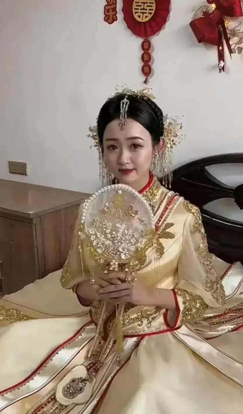 这个可爱的新娘长得像赵丽颖。