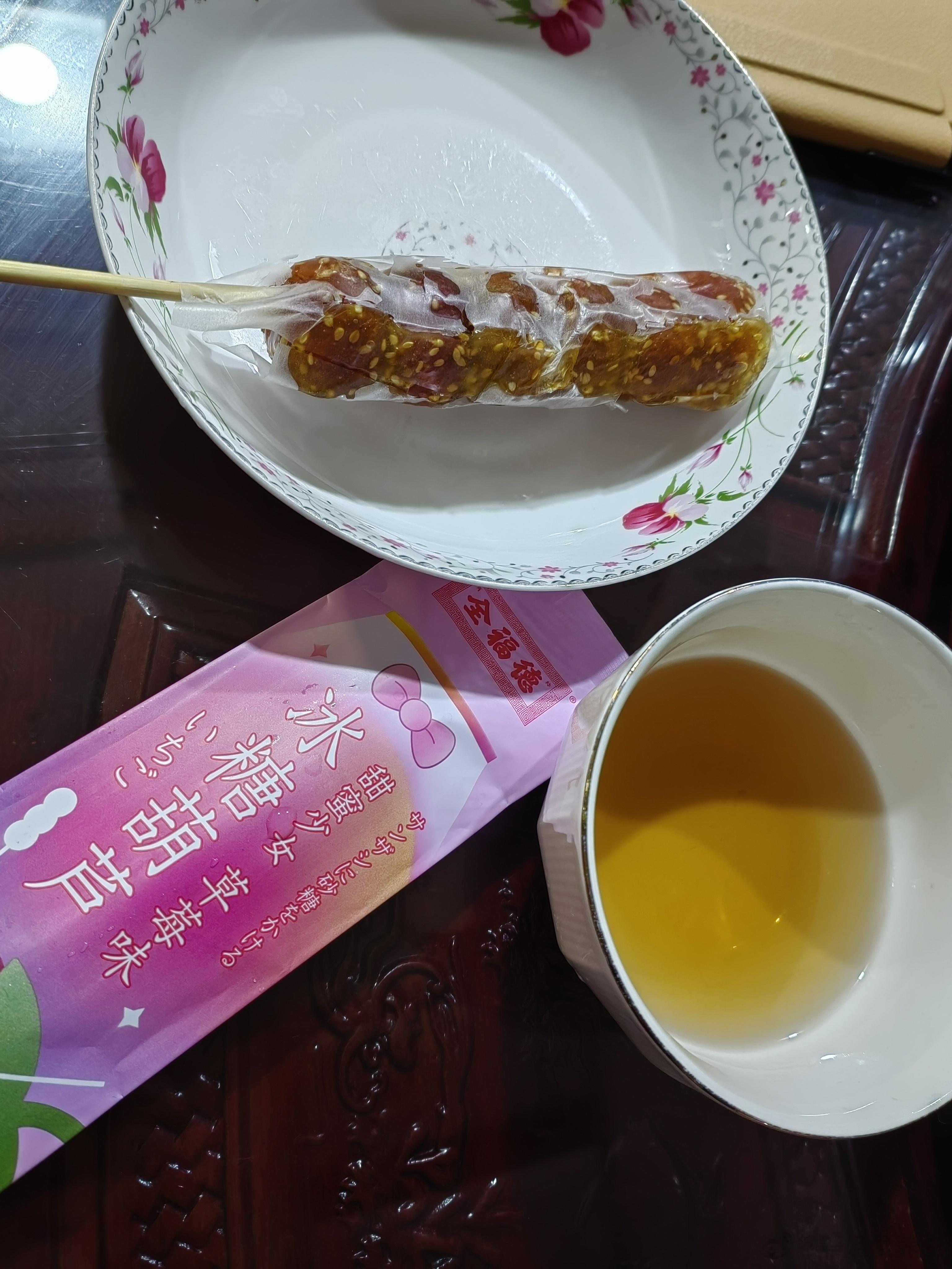 吃草莓味的冰糖葫芦​喝五清茶加