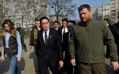 当地时间3月21日，日本首相岸田文雄突然访问乌克兰首都基辅。
其实，日本在俄乌冲
