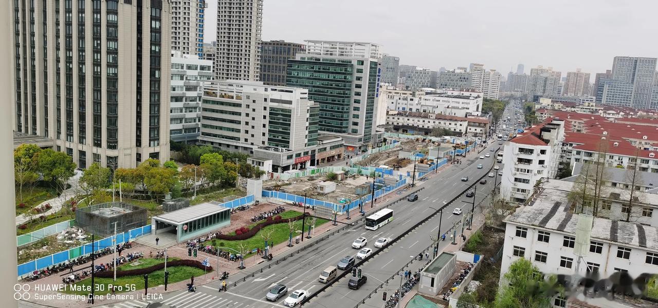 【原创】[行•拍中国-2023-17][上海·徐汇区·大兴土木，工地裸露]昨天，