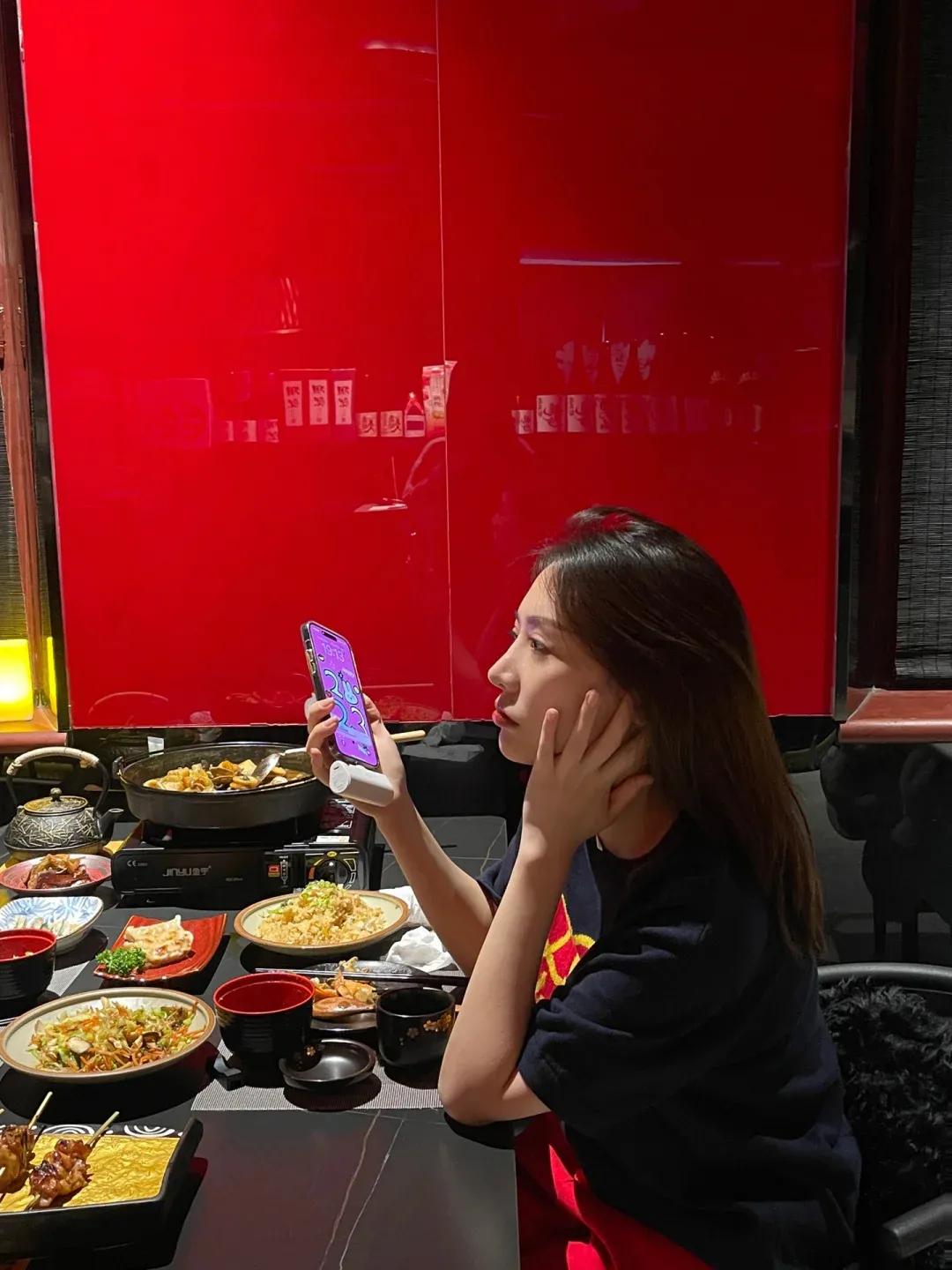 最近最爱的日料居酒屋
日式料理种类真的是我吃过最全的一家
这次店里上了新品咖喱海
