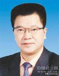 开会照样打虎，反腐决心不变

境外媒体说，两会前后，我们的反腐行动会暂停一下。
