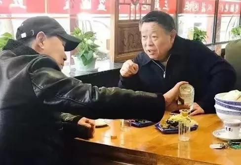 男人上了年纪要“戒酒“？行家：纯属胡扯！牢记这2点，放心喝

喝了几十年的酒，怎